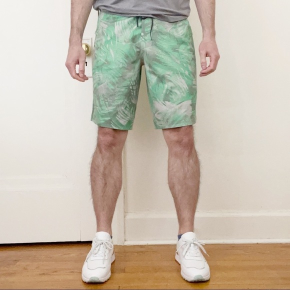 Lululemon Men’s 9” Current State Board Swim Short Green Size 31 - Picture 1 of 10